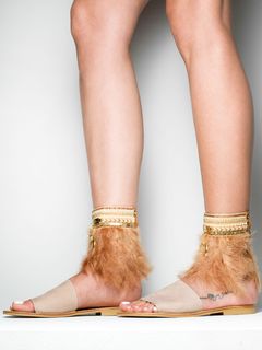 Athina Oikonomakou feet photo thumbnail