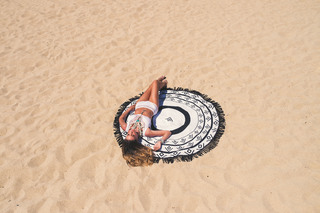 Athina Oikonomakou feet photo thumbnail