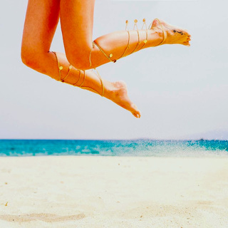 Athina Oikonomakou feet photo thumbnail