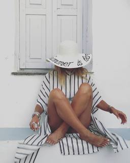 Athina Oikonomakou feet photo thumbnail
