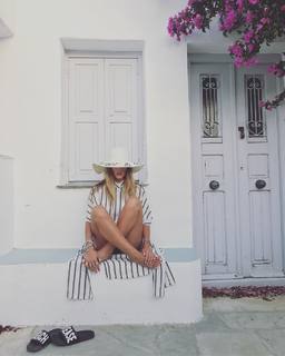 Athina Oikonomakou feet photo thumbnail