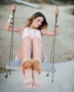 Athina Oikonomakou feet photo thumbnail