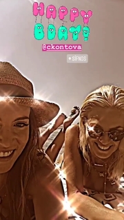 Athina Oikonomakou feet photo thumbnail
