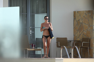 Athina Oikonomakou feet photo thumbnail
