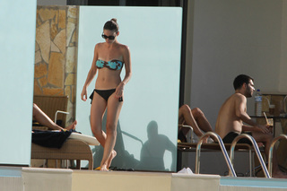 Athina Oikonomakou feet photo thumbnail
