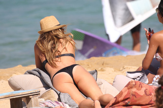 Athina Oikonomakou feet photo thumbnail