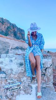 Athina Oikonomakou feet photo thumbnail