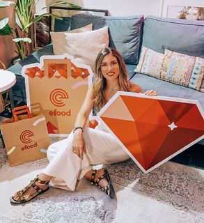 Athina Oikonomakou feet photo thumbnail