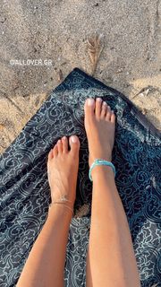 Athina Oikonomakou feet photo thumbnail
