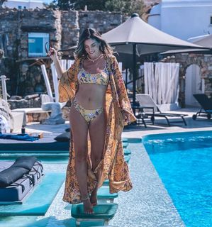 Athina Oikonomakou feet photo thumbnail