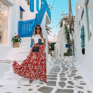 Athina Oikonomakou feet photo thumbnail