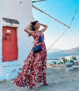 Athina Oikonomakou feet photo thumbnail