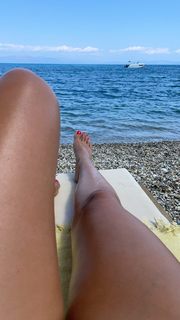 Athina Oikonomakou feet photo thumbnail