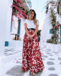Athina Oikonomakou feet photo thumbnail