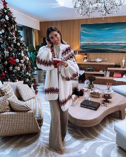 Athina Oikonomakou feet photo thumbnail