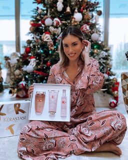 Athina Oikonomakou feet photo thumbnail