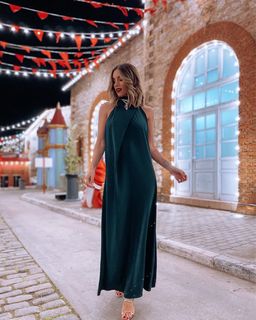 Athina Oikonomakou feet photo thumbnail