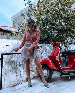 Athina Oikonomakou feet photo thumbnail