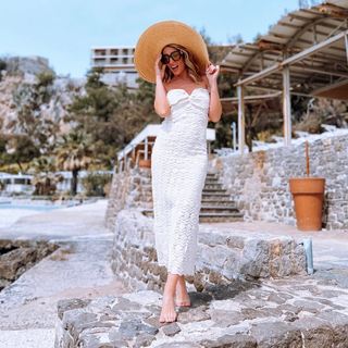 Athina Oikonomakou feet photo thumbnail