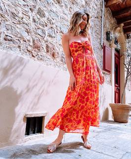 Athina Oikonomakou feet photo thumbnail