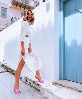 Athina Oikonomakou feet photo thumbnail
