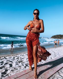 Athina Oikonomakou feet photo thumbnail