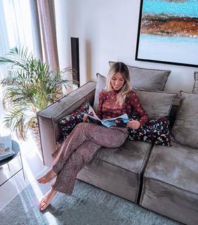 Athina Oikonomakou feet photo thumbnail