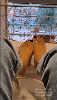 Athina Oikonomakou feet photo thumbnail