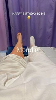 Athina Oikonomakou feet photo thumbnail