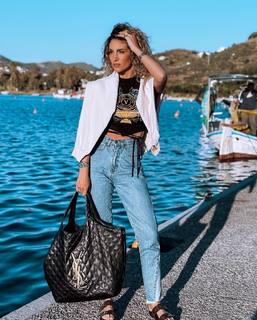 Athina Oikonomakou feet photo thumbnail