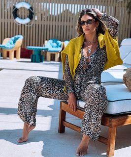 Athina Oikonomakou feet photo thumbnail