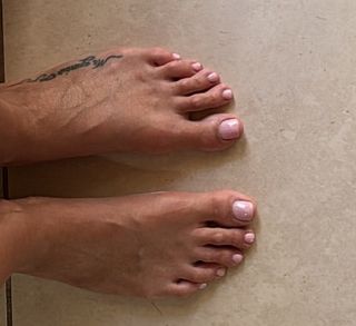 Athina Oikonomakou feet photo thumbnail