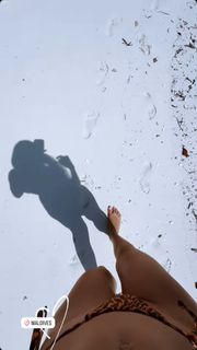 Athina Oikonomakou feet photo thumbnail