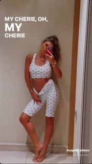 Athina Oikonomakou feet photo thumbnail