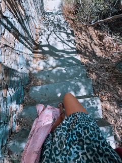 Athina Oikonomakou feet photo thumbnail