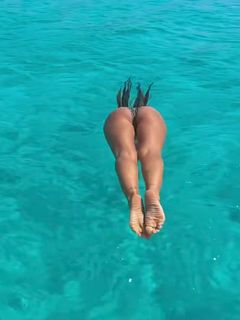 Athina Oikonomakou feet photo thumbnail