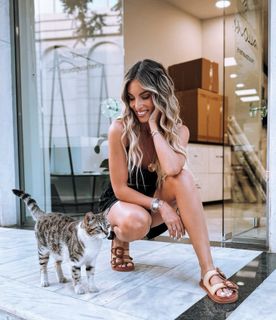 Athina Oikonomakou feet photo thumbnail