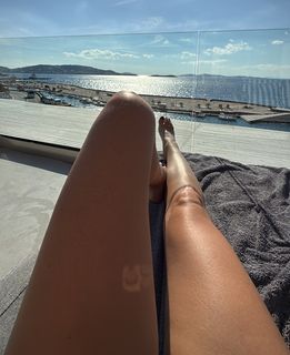 Athina Oikonomakou feet photo thumbnail