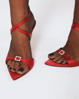 Athina Oikonomakou feet photo thumbnail