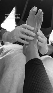 Athina Oikonomakou feet photo thumbnail