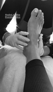 Athina Oikonomakou feet photo thumbnail