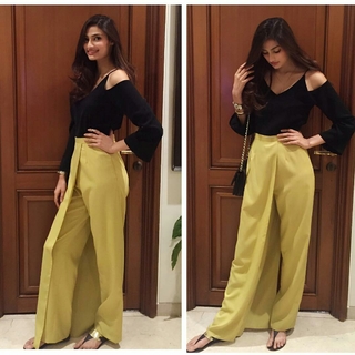 Athiya Shetty feet photo 17