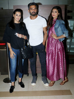 Athiya Shetty feet photo 9