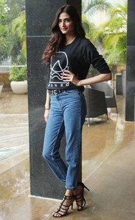 Athiya Shetty feet photo 1