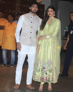 Athiya Shetty feet photo 11