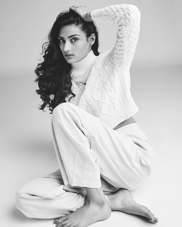 Athiya Shetty feet photo 8