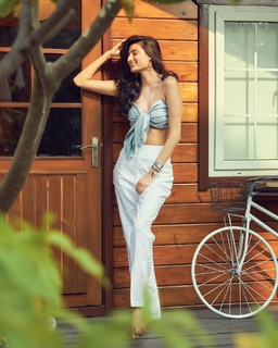 Athiya Shetty feet photo 2