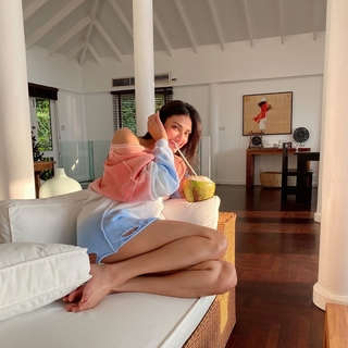 Athiya Shetty feet photo 19
