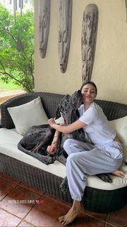 Athiya Shetty feet photo 17
