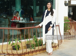 Athiya Shetty feet photo 4